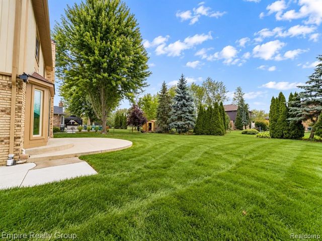 15699 Mountainside Drive, Macomb, MI 48042