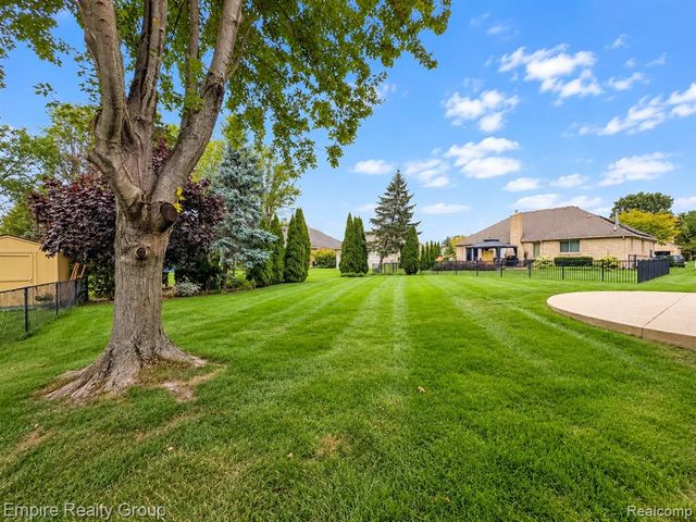 15699 Mountainside Drive, Macomb, MI 48042