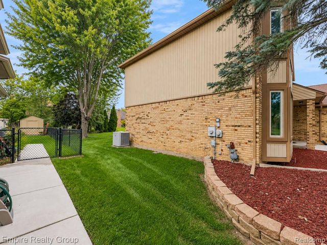 15699 Mountainside Drive, Macomb, MI 48042