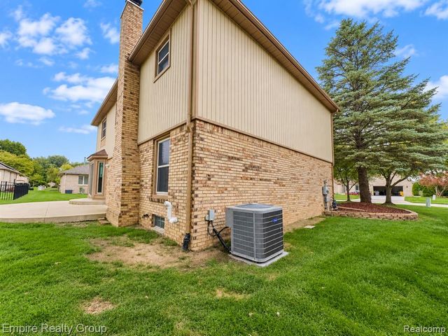 15699 Mountainside Drive, Macomb, MI 48042