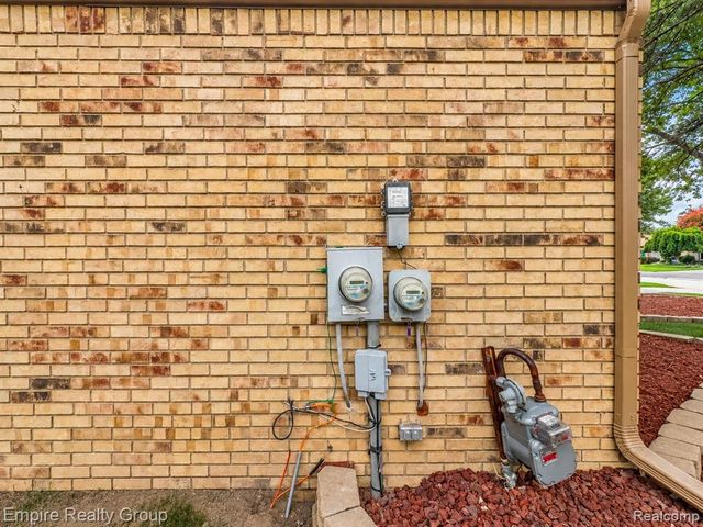 15699 Mountainside Drive, Macomb, MI 48042