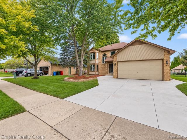 15699 Mountainside Drive, Macomb, MI 48042