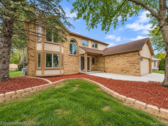 15699 Mountainside Drive, Macomb, MI 48042