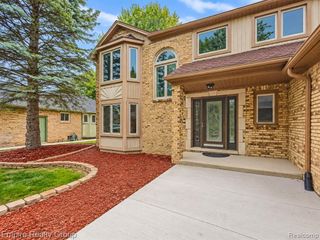 15699 Mountainside Drive, Macomb, MI 48042