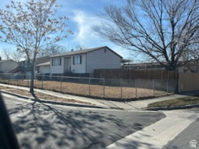 5260 S DUKE LN, Taylorsville, UT 84129