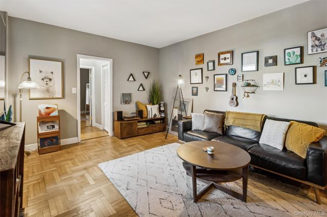 12 Hempstead Avenue 3N, Rockville Centre, NY 11570