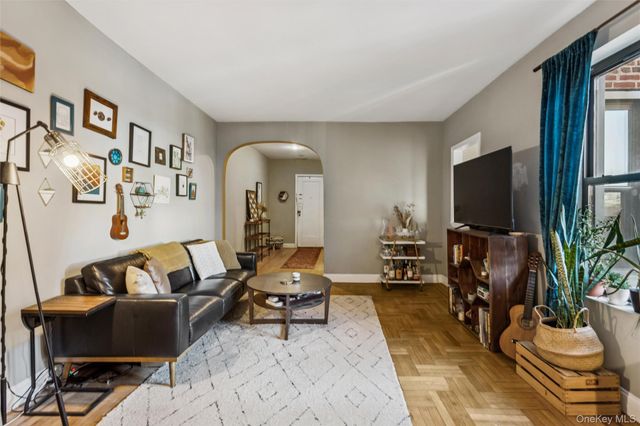 12 Hempstead Avenue 3N, Rockville Centre, NY 11570