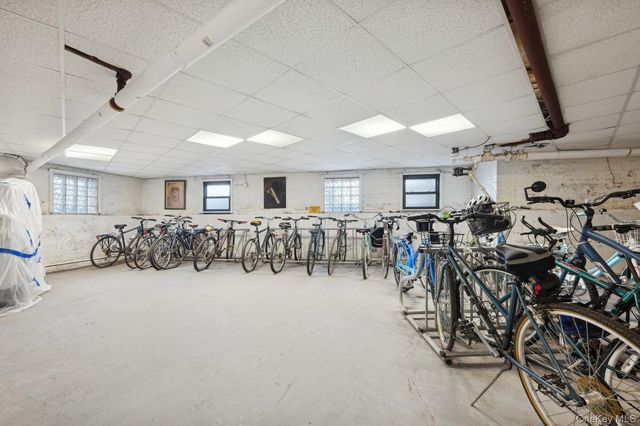 12 Hempstead Avenue 3N, Rockville Centre, NY 11570