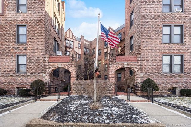 12 Hempstead Avenue 3N, Rockville Centre, NY 11570