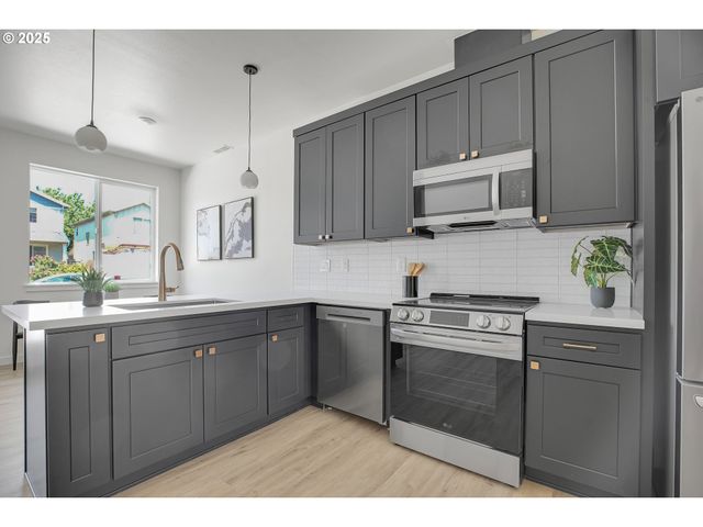 14840 Ne Couch St 7, Portland, OR 97230