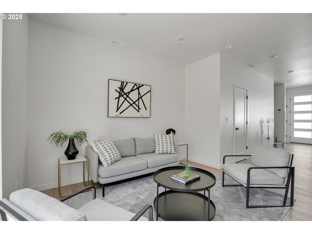 14840 Ne Couch St 7, Portland, OR 97230