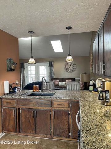 7901 Jennifer Ridge Pl, Louisville, KY 40258