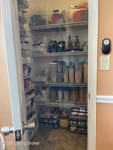 7901 Jennifer Ridge Pl, Louisville, KY 40258