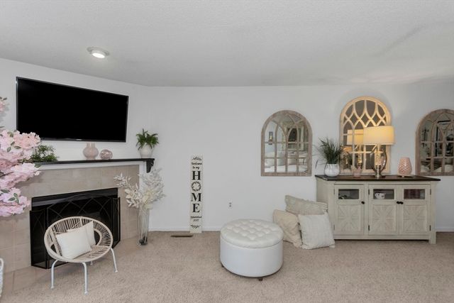 55 Pleasant 9, Granby, MA 01033