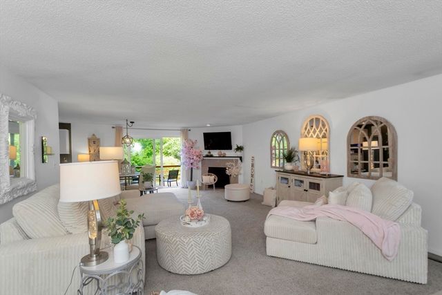 55 Pleasant 9, Granby, MA 01033