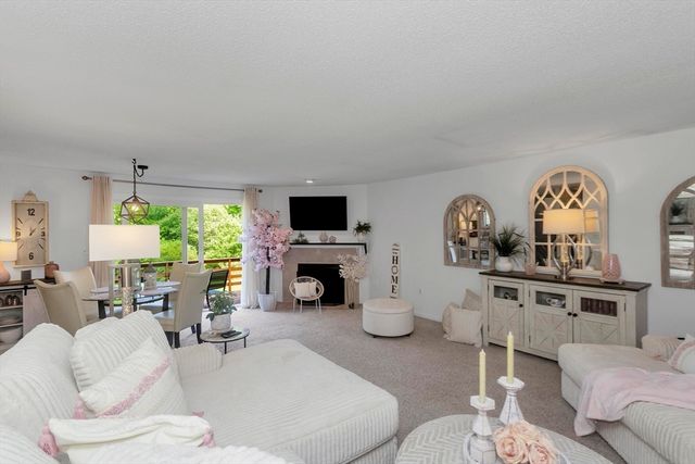55 Pleasant 9, Granby, MA 01033
