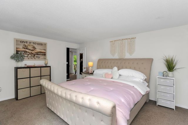 55 Pleasant 9, Granby, MA 01033