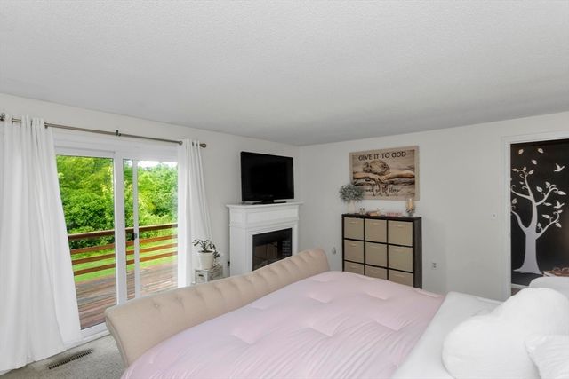 55 Pleasant 9, Granby, MA 01033
