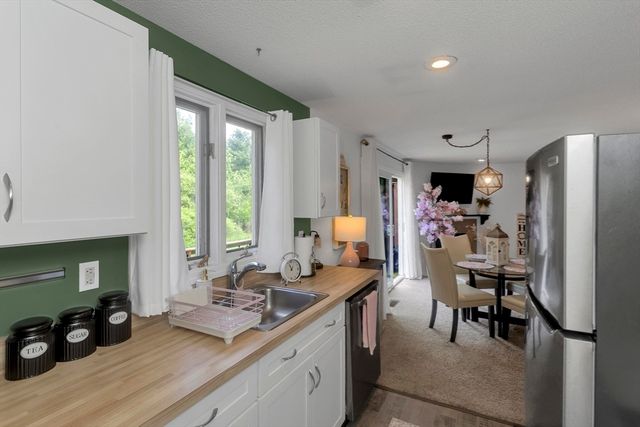 55 Pleasant 9, Granby, MA 01033