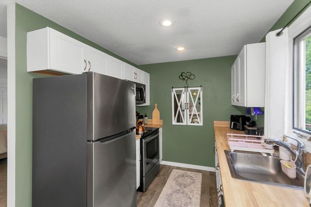 55 Pleasant 9, Granby, MA 01033
