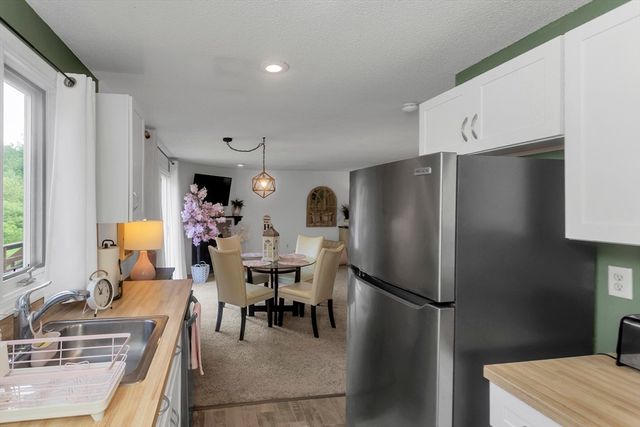 55 Pleasant 9, Granby, MA 01033