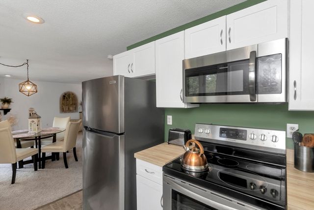 55 Pleasant 9, Granby, MA 01033