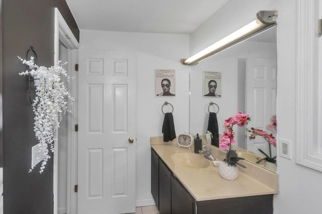 55 Pleasant 9, Granby, MA 01033