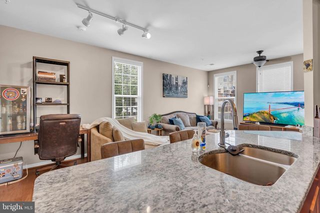 19441 PROMENADE DR, Leesburg, VA 20176