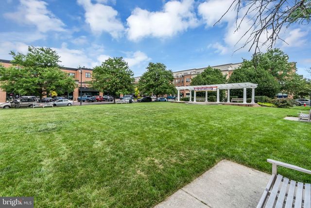 19441 PROMENADE DR, Leesburg, VA 20176
