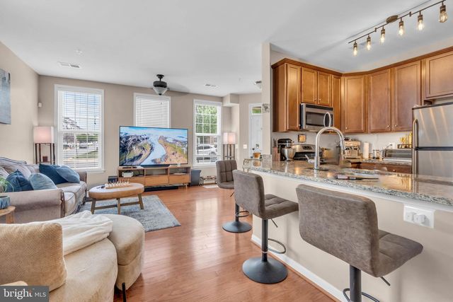 19441 PROMENADE DR, Leesburg, VA 20176