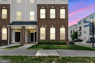 19441 PROMENADE DR, Leesburg, VA 20176