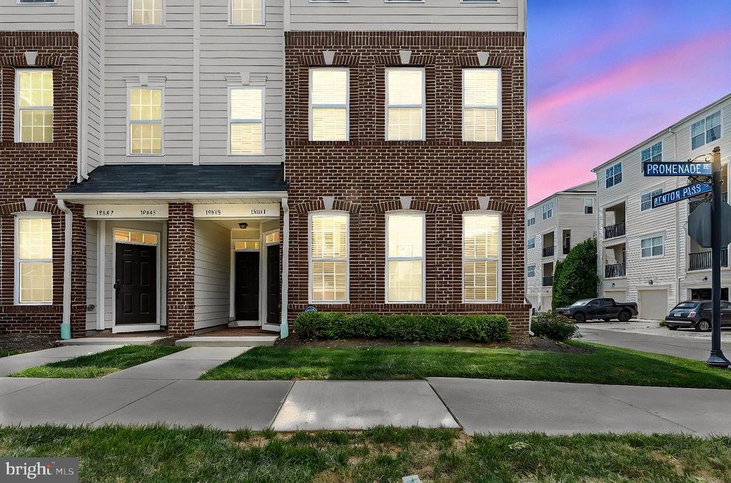 19441 PROMENADE DR, Leesburg, VA 20176