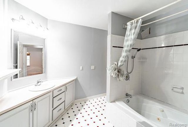 22105 RIDGEWAY Street, St. Clair Shores, MI 48080