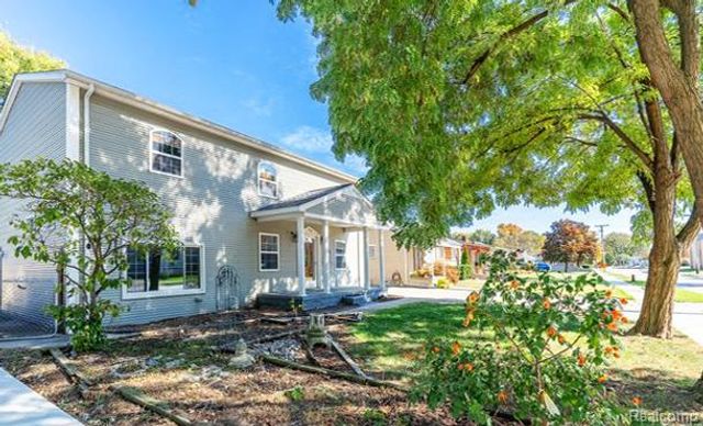 22105 RIDGEWAY Street, St. Clair Shores, MI 48080