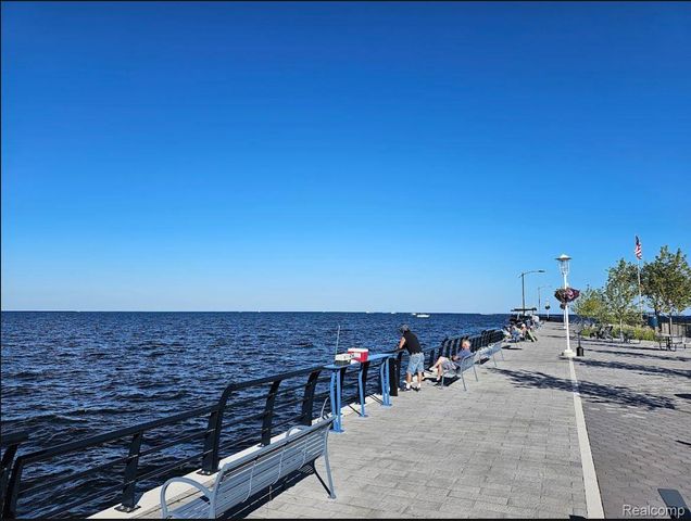 22105 RIDGEWAY Street, St. Clair Shores, MI 48080