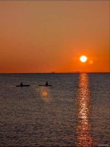 22105 RIDGEWAY Street, St. Clair Shores, MI 48080