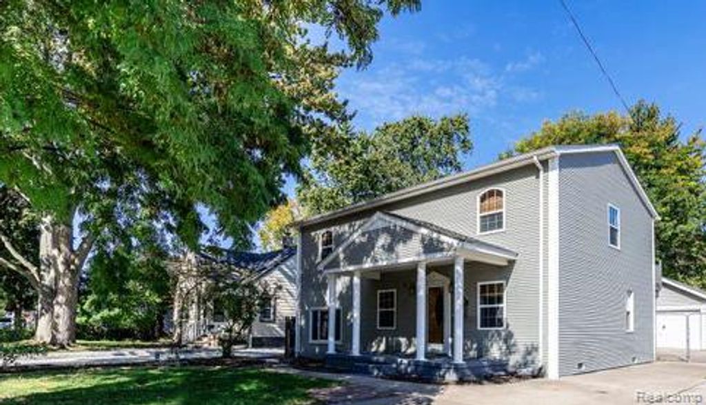 22105 RIDGEWAY Street, St. Clair Shores, MI 48080