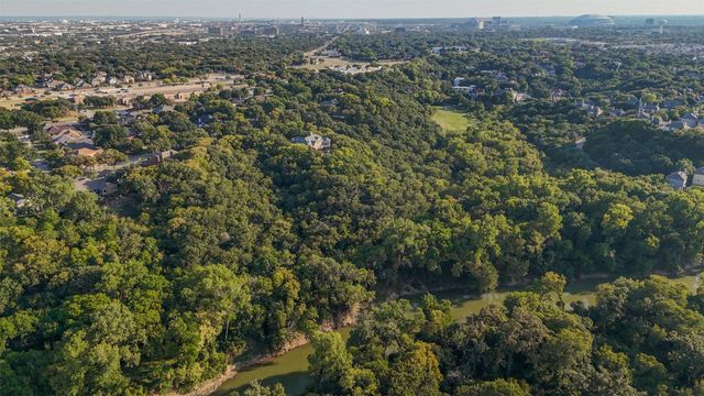 2031 Green Oaks Boulevard, Arlington, TX 76006