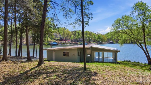 15609 Chatfield Drive, Charlotte, NC 28278