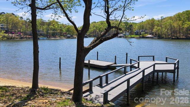 15609 Chatfield Drive, Charlotte, NC 28278