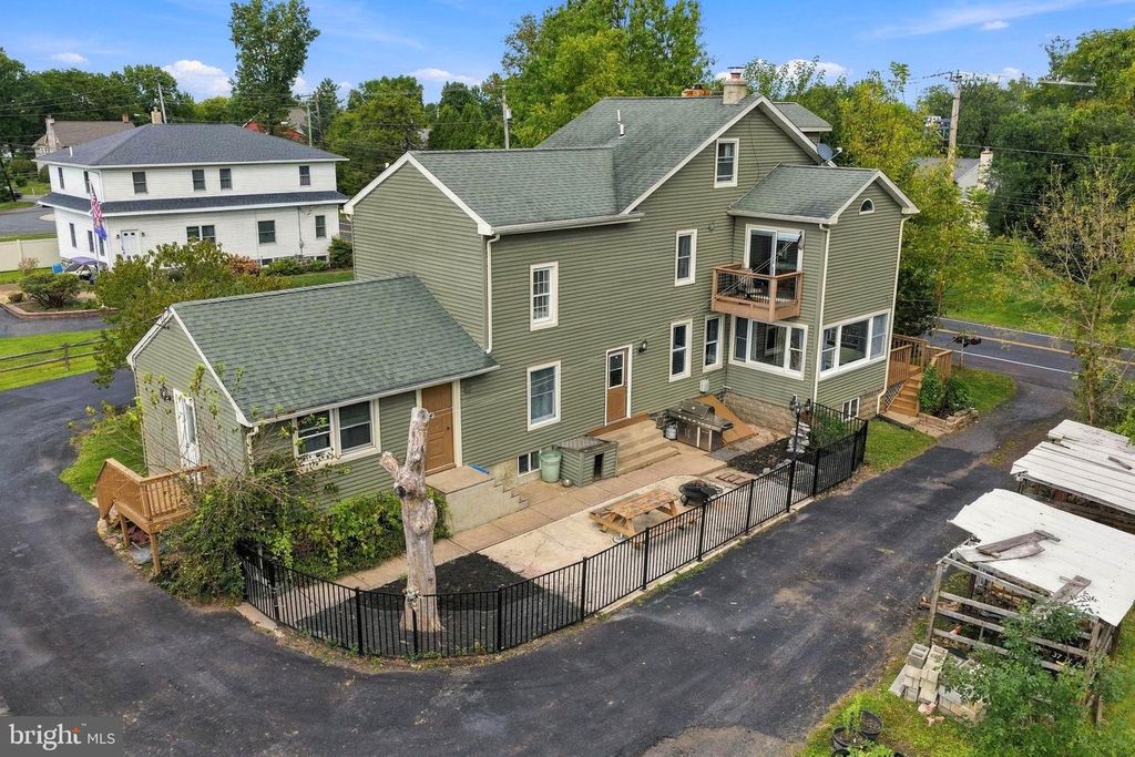 928 S OLD BETHLEHEM PIKE, QUAKERTOWN, PA 18951 — exterior
