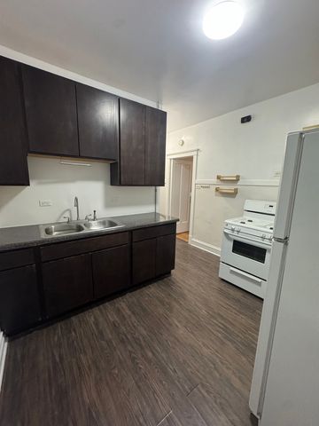 3008 W Cullom Avenue 1E, Chicago, IL 60618
