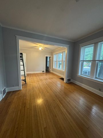 3008 W Cullom Avenue 1E, Chicago, IL 60618