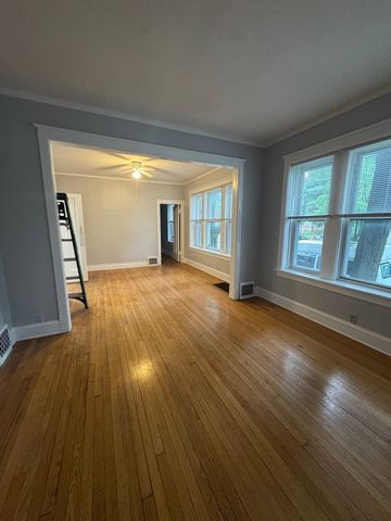 3008 W Cullom Avenue 1E, Chicago, IL 60618