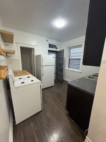 3008 W Cullom Avenue 1E, Chicago, IL 60618