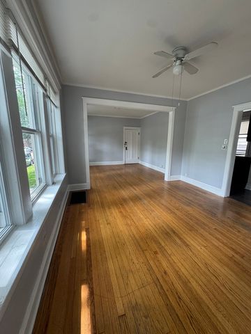 3008 W Cullom Avenue 1E, Chicago, IL 60618