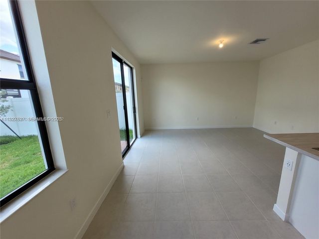 11125 W 33rd Ct, Hialeah, FL 33018