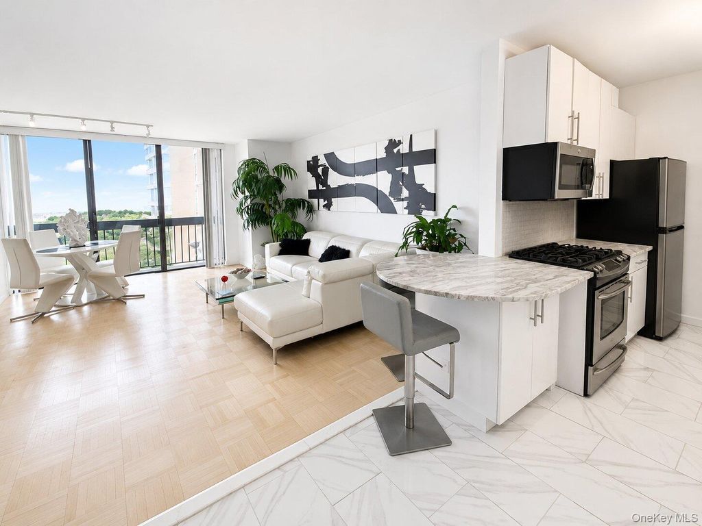 27010 Grand Central Parkway 20T, Floral Park, NY 11005 — photo 3