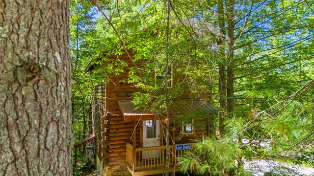 480 Village Drive, Campton, KY 41301