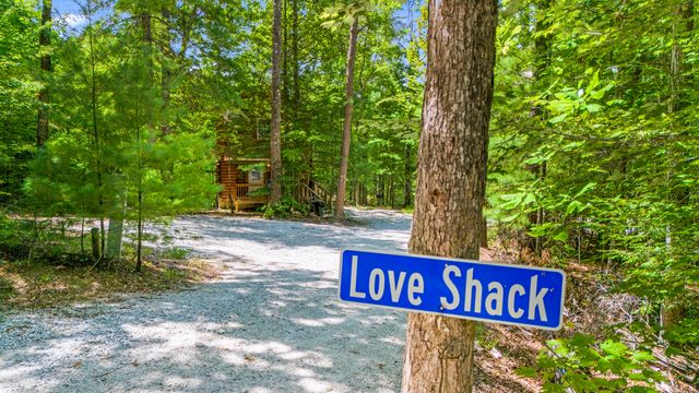 480 Village Drive, Campton, KY 41301